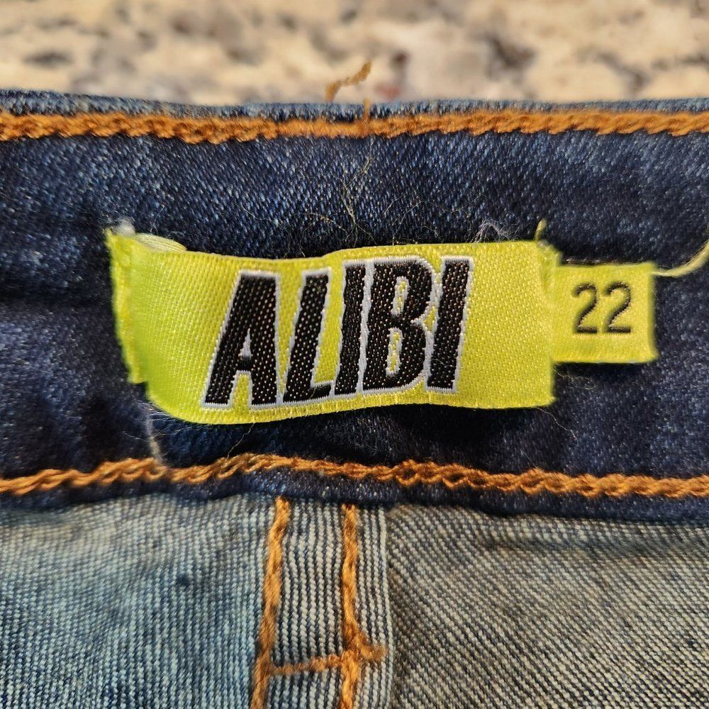 Alibi Womens Mid Rise Distressed Cut Off Shorts Plus Sz 22 NWT - Picture 9 of 9